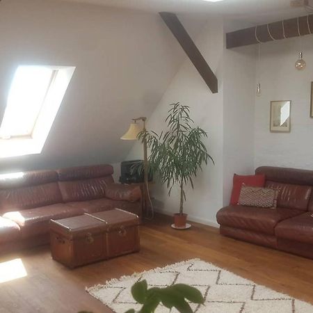 Helle Dachgeschosswohnung Fuer 8 Personen In Zentraler Lage Berlin Exterior foto
