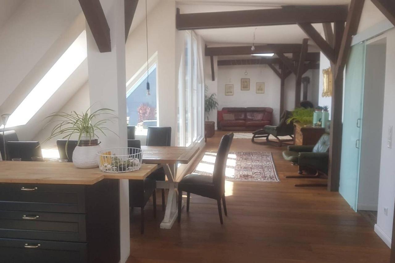 Helle Dachgeschosswohnung Fuer 8 Personen In Zentraler Lage Berlin Exterior foto