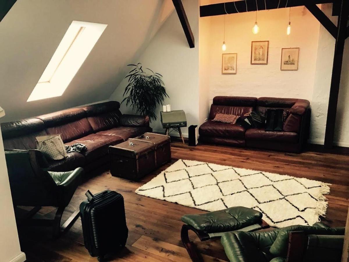 Helle Dachgeschosswohnung Fuer 8 Personen In Zentraler Lage Berlin Exterior foto